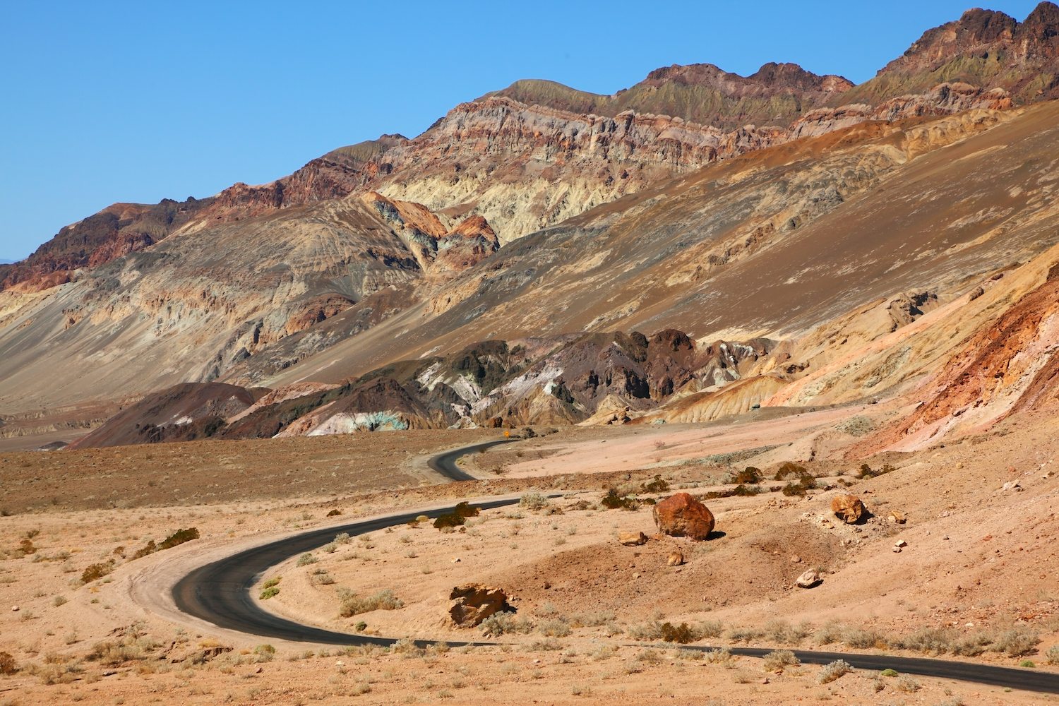 http://drivethenation.com/wp-content/uploads/2015/01/Death-Valley-Scenic-Byway.jpg